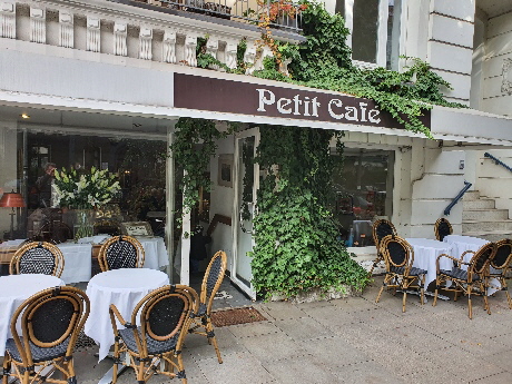 Petit Cafe01
